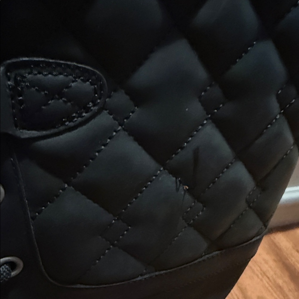 UGG Women’s Black Quilted Lace-Up Boots Sz 7 - Picture 8 of 10